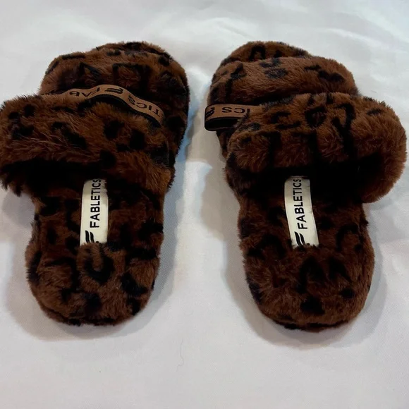 Fabletics Snug Strap Slipper Women’s Leopard Size US 7 NEW - Picture 4 of 6